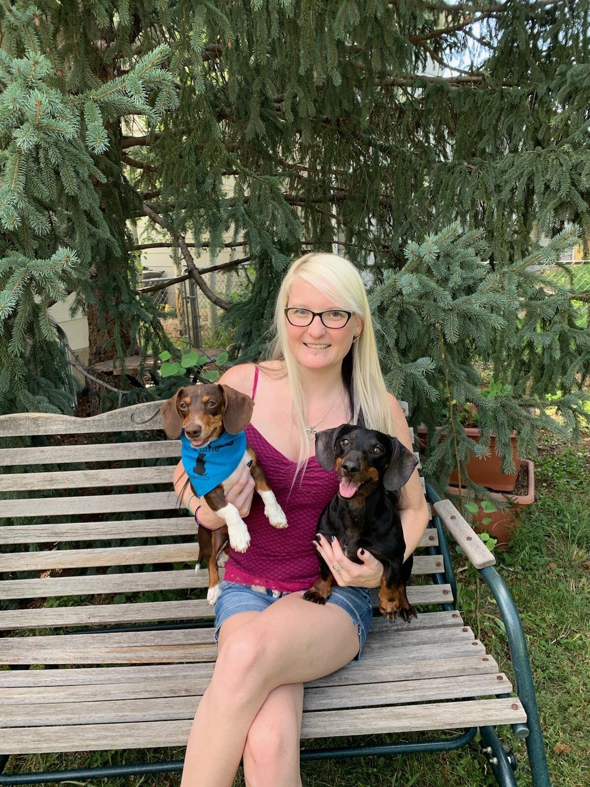 A friend of our rescue, who distributes donated food and supplies to us, had this sweet young dachshund she was fostering, who had come from a neglectful situation in an apartment complex. We agreed to take her under our rescue wing, since our frien…